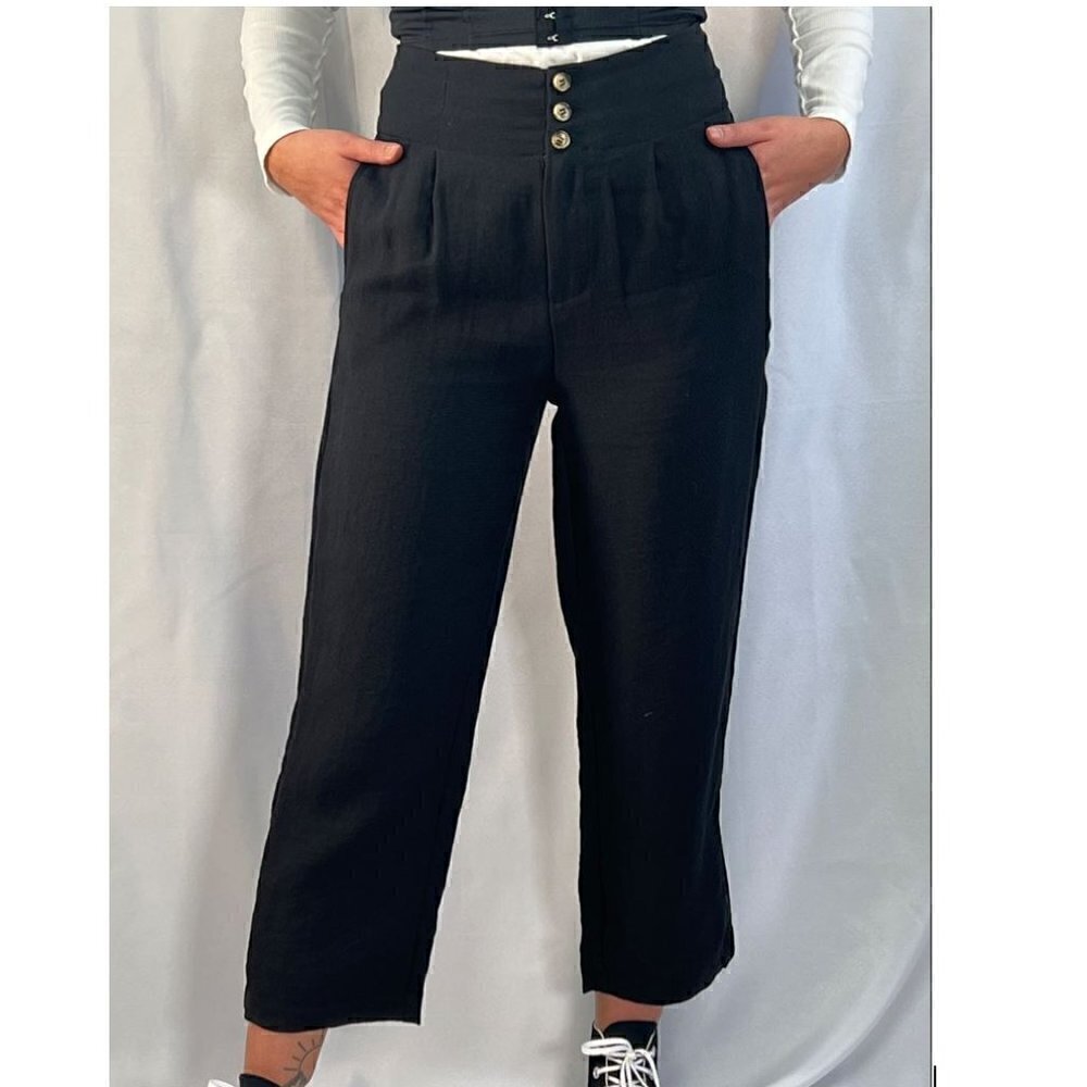 Cropped lightweight woven black straight leg high waisted trousers
